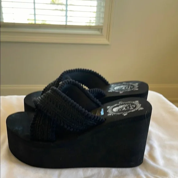 New Women's Black Platform Foam Wedge Sandals - Picture 2 of 6